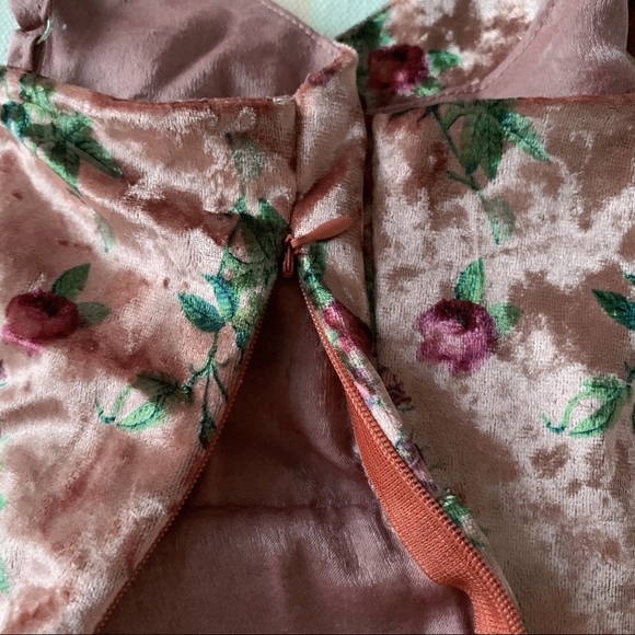 Retro Rose Coloured Floral Velvet Crop Tank - Picture 6 of 6
